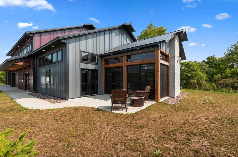 дом с двускатной крышей