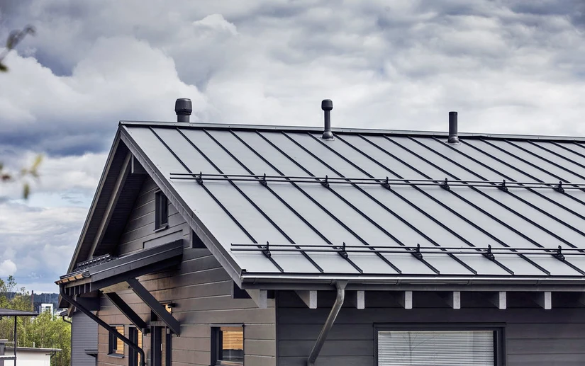 дом с фальцевой кровлей