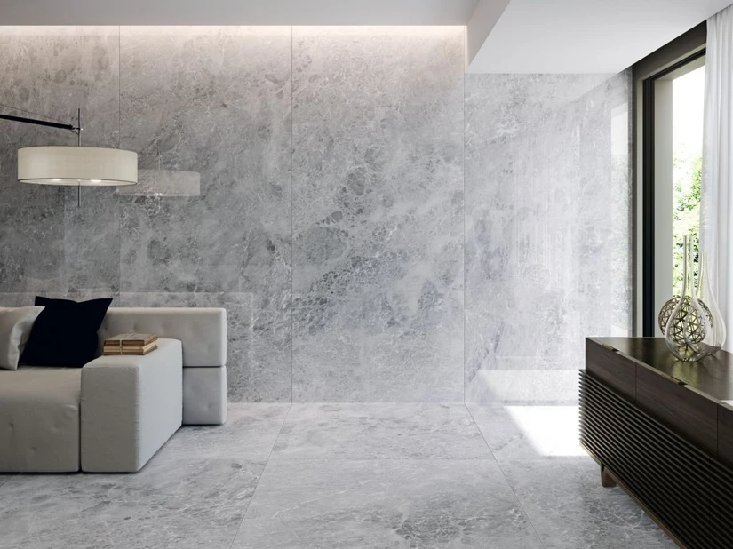 стена оформленная керамогранитом